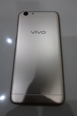 VIVO Y53 สีทอง มีที่ชาร์ท จอติดฟีล์มแล้ว สภาพใหม่มาก มีประกันศูนย์ถึง 17/8/2561 ส่งฟรี VIVO Y53 สีทอง มีที่ชาร์ท จอติดฟีล์มแล้ว สภาพใหม่มาก มีประกันศูนย์ถึง 17/8/2561 ส่งฟรี