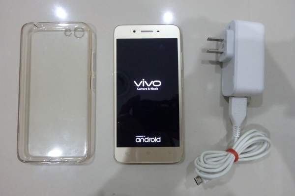 VIVO Y53 สีทอง มีที่ชาร์ท จอติดฟีล์มแล้ว สภาพใหม่มาก มีประกันศูนย์ถึง 17/8/2561 ส่งฟรี