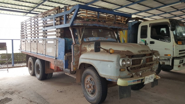 ขาย รถ 10 ล้อ หัวยาว 2 เพลา ช่วงล่างใหญ่จัมโบ้ เครื่อง EH700 168 แรงม้า คัสซีสวย มีสโลว์กลาง ยางเต็ม ทะเบียนพร้อมโอน