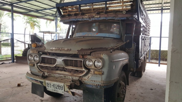 ขาย รถ 10 ล้อ หัวยาว 2 เพลา ช่วงล่างใหญ่จัมโบ้ เครื่อง EH700 168 แรงม้า คัสซีสวย มีสโลว์กลาง ยางเต็ม ทะเบียนพร้อมโอน