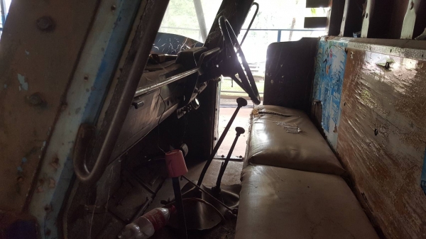 ขาย รถ 10 ล้อ หัวยาว 2 เพลา ช่วงล่างใหญ่จัมโบ้ เครื่อง EH700 168 แรงม้า คัสซีสวย มีสโลว์กลาง ยางเต็ม ทะเบียนพร้อมโอน