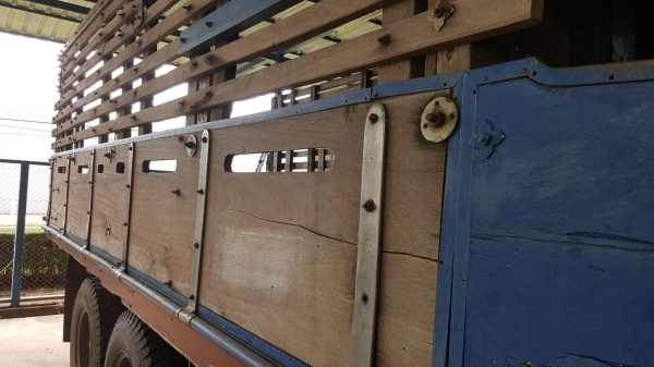 ขาย รถ 10 ล้อ หัวยาว 2 เพลา ช่วงล่างใหญ่จัมโบ้ เครื่อง EH700 168 แรงม้า คัสซีสวย มีสโลว์กลาง ยางเต็ม ทะเบียนพร้อมโอน