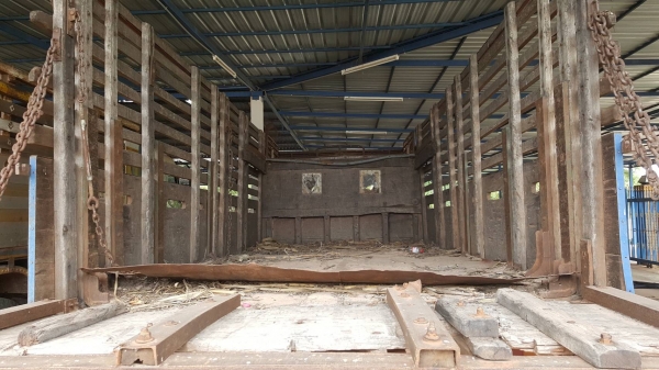 ขาย รถ 10 ล้อ หัวยาว 2 เพลา ช่วงล่างใหญ่จัมโบ้ เครื่อง EH700 168 แรงม้า คัสซีสวย มีสโลว์กลาง ยางเต็ม ทะเบียนพร้อมโอน