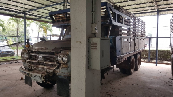 ขาย รถ 10 ล้อ หัวยาว 2 เพลา ช่วงล่างใหญ่จัมโบ้ เครื่อง EH700 168 แรงม้า คัสซีสวย มีสโลว์กลาง ยางเต็ม ทะเบียนพร้อมโอน