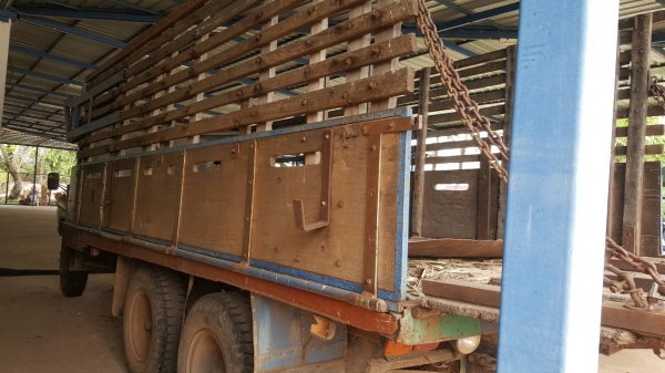 ขาย รถ 10 ล้อ หัวยาว 2 เพลา ช่วงล่างใหญ่จัมโบ้ เครื่อง EH700 168 แรงม้า คัสซีสวย มีสโลว์กลาง ยางเต็ม ทะเบียนพร้อมโอน