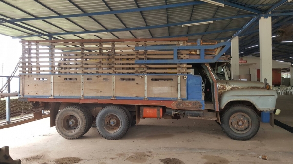 ขาย รถ 10 ล้อ หัวยาว 2 เพลา ช่วงล่างใหญ่จัมโบ้ เครื่อง EH700 168 แรงม้า คัสซีสวย มีสโลว์กลาง ยางเต็ม ทะเบียนพร้อมโอน