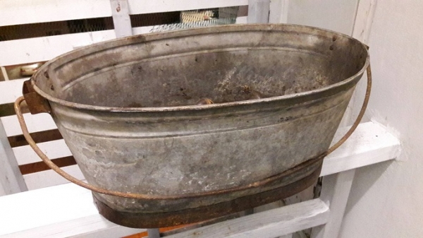 ขายถังหรือกระป๋องน้ำสังกะสีเก่าโบราณ