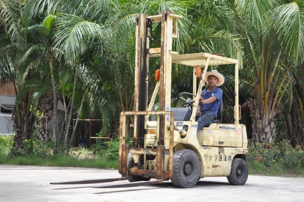 ขายFORKLIFT MITSUBISHI FD15ดีเซล สุดสวย(1.5ตัน) เสาสูง4เมตร สวยเดิมจากญี่ปุ่น ยังไม่เคยใช้ในไทย 149,000เท่านั้น!!