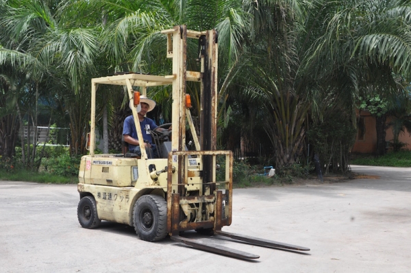 ขายFORKLIFT MITSUBISHI FD15ดีเซล สุดสวย(1.5ตัน) เสาสูง4เมตร สวยเดิมจากญี่ปุ่น ยังไม่เคยใช้ในไทย 149,000เท่านั้น!!