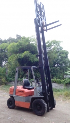 ขายรถโฟล์คลิฟท์ TOYOTA เครื่องดีเซล ยกได้ 2 ตัน เสายืดสูง 4 เมตร ยางใหม่ 4 เส้น ขายรถโฟล์คลิฟท์ TOYOTA เครื่องดีเซล ยกได้ 2 ตัน เสายืดสูง 4 เมตร ยางใหม่ 4 เส้น