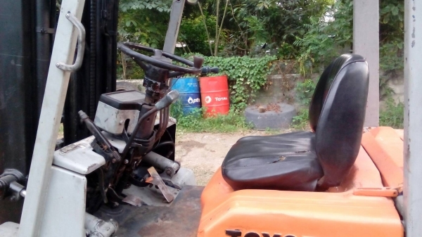 ขายรถโฟล์คลิฟท์ TOYOTA เครื่องดีเซล ยกได้ 2 ตัน เสายืดสูง 4 เมตร ยางใหม่ 4 เส้น ขายรถโฟล์คลิฟท์ TOYOTA เครื่องดีเซล ยกได้ 2 ตัน เสายืดสูง 4 เมตร ยางใหม่ 4 เส้น