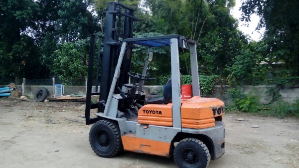 ขายรถโฟล์คลิฟท์ TOYOTA เครื่องดีเซล ยกได้ 2 ตัน เสายืดสูง 4 เมตร ยางใหม่ 4 เส้น ขายรถโฟล์คลิฟท์ TOYOTA เครื่องดีเซล ยกได้ 2 ตัน เสายืดสูง 4 เมตร ยางใหม่ 4 เส้น