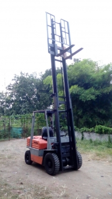 ขายรถโฟล์คลิฟท์ TOYOTA เครื่องดีเซล ยกได้ 2 ตัน เสายืดสูง 4 เมตร ยางใหม่ 4 เส้น ขายรถโฟล์คลิฟท์ TOYOTA เครื่องดีเซล ยกได้ 2 ตัน เสายืดสูง 4 เมตร ยางใหม่ 4 เส้น