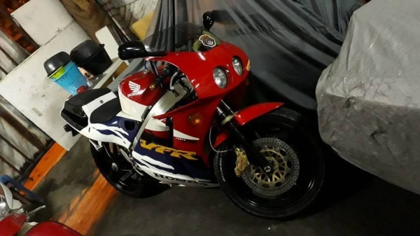ขาย HONDA VFR400 ทะเบียนแท้ เล่มเขียว โอนขนส่ง ขาย75000 ครับ 086 992 9921 ดูรถได้ที่สมุทรปราการครับ