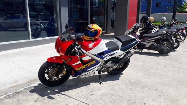 ขาย HONDA VFR400 ทะเบียนแท้ เล่มเขียว โอนขนส่ง ขาย75000 ครับ 086 992 9921 ดูรถได้ที่สมุทรปราการครับ ขาย HONDA VFR400 ทะเบียนแท้ เล่มเขียว โอนขนส่ง ขาย75000 ครับ 086 992 9921 ดูรถได้ที่สมุทรปราการครับ