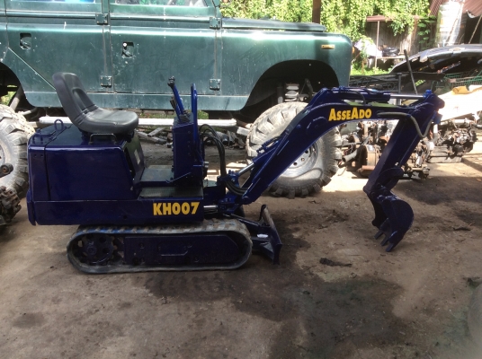 แม็กโครเล็กคูโบต้าเก่านอกทําสีให้ใหม่ แม็กโครเล็กคูโบต้าเก่านอกทําสีให้ใหม่