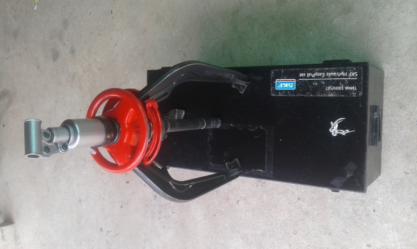 ขาย เครื่องถอดลูกปืนเเบบไฮดรอลิก  SKF