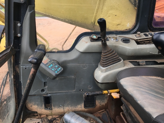 KOMATSU 200-6 พร้อมเล่มทะเบียน KOMATSU 200-6 พร้อมเล่มทะเบียน