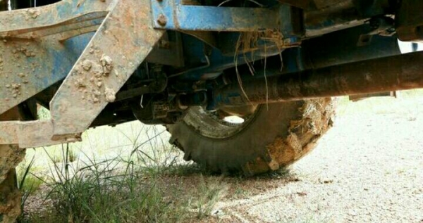 ขาย!! >>> รถไถ Ford8210 4X4 พร้อมใช้งาน คานหน้า ZF ราคา 445,000 บาท  <<<  เบอร์ติดต่อ 098-7155789 086-4631102