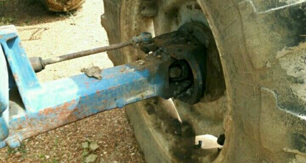 ขาย!! >>> รถไถ Ford8210 4X4 พร้อมใช้งาน คานหน้า ZF ราคา 445,000 บาท  <<<  เบอร์ติดต่อ 098-7155789 086-4631102