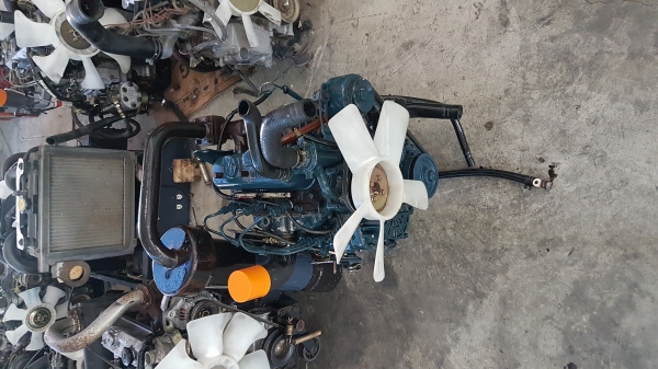 เครื่องยนต์ดีเซล kubota 3สูบ d1005 23แรงม้า สภาพสวย นำเข้าจากญี่ปุ่น ติดง่าย เครื่องแน่น ประหยัดน้ำมัน ไม่เคยใช้งานในไทย สนใจติดต่อ 0817502357 จัดส่งสินค้าได้ทั่วประเทศ