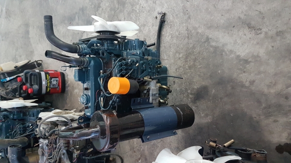 เครื่องยนต์ดีเซล kubota 3สูบ d1005 23แรงม้า สภาพสวย นำเข้าจากญี่ปุ่น ติดง่าย เครื่องแน่น ประหยัดน้ำมัน ไม่เคยใช้งานในไทย สนใจติดต่อ 0817502357 จัดส่งสินค้าได้ทั่วประเทศ