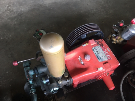 ขายปั๊มพ่นยาเก่าญี่ปุ่นตัวใหญ่ ขนาดลูกสูบ1.6นิ้ว สเตนเลสชุบเเข็ง ท่อดูดขนาด2นิ้ว สภาพสวยมาก