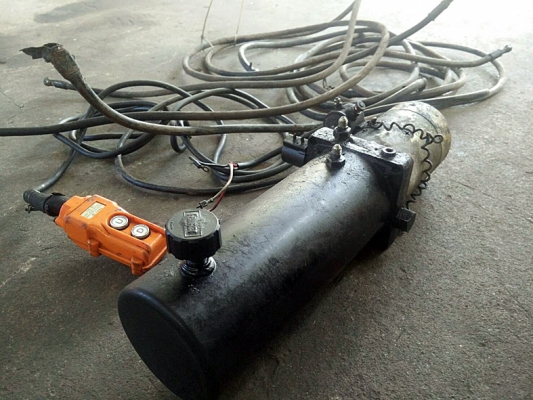 ขายลิฟท์ยกของติดฝาท้ายไฮโดรลิค 12 v.