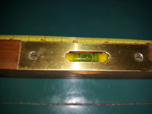 ขายระดับน้ำไม้ศรหัวใจ หุ้มทองเหลือง เยอรมันงานเก่าเก็บ