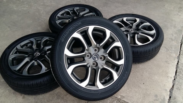 ขายล้อแม็ก mazda 2 16"&times;5.5" ยางปี17สนใจติดต่อร้าน ก.เจริญการยางครับ 081-3747940