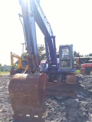 รถแบคโฮ KOMATSU PC128UU รถเก่านอกพึ่งนำเข้ามา ยังไม่เคยใช้งานในไทย เทียบเท่า 130 รุ่น 7 เครื่องดี ปั๊มดี โซ่หนา เอวแน่น มีผานดันดิน ทำงาน 9,000 กว่าชั่วโมง มีแอร์ติดมาพร้อมจากนอก ไฟฟ้าครบ มีระบบเต่า-กระต่าย ระบบสมบูรณ์ มีเอกสารใบอินวอยซ์ ชุดจดทะเบียน สภาพ
