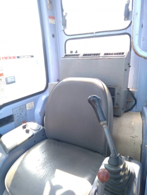 รถแบคโฮ KOMATSU PC128UU รถเก่านอกพึ่งนำเข้ามา ยังไม่เคยใช้งานในไทย เทียบเท่า 130 รุ่น 7 เครื่องดี ปั๊มดี โซ่หนา เอวแน่น มีผานดันดิน ทำงาน 9,000 กว่าชั่วโมง มีแอร์ติดมาพร้อมจากนอก ไฟฟ้าครบ มีระบบเต่า-กระต่าย ระบบสมบูรณ์ มีเอกสารใบอินวอยซ์ ชุดจดทะเบียน สภาพ