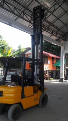ขายรถยก ฟอร์คลิฟต์  ยี่ห้อ MITSUBISHI  ขนาด2.5 ตัน     เชื้อเพลิง เบนซิน / ยางตัน /ยกสูงได้ 4 เมตร /งายาว 1 เมตร / เสาสามท่อน / มีใบอินวอย  ขายราคา 120,000 บาท
