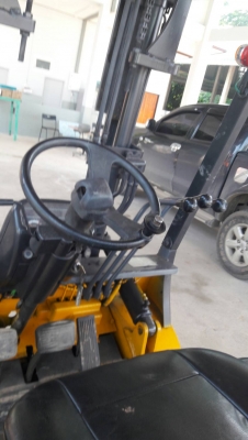 ขายรถยก ฟอร์คลิฟต์  ยี่ห้อ MITSUBISHI  ขนาด2.5 ตัน     เชื้อเพลิง เบนซิน / ยางตัน /ยกสูงได้ 4 เมตร /งายาว 1 เมตร / เสาสามท่อน / มีใบอินวอย  ขายราคา 120,000 บาท