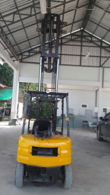 ขายรถยก ฟอร์คลิฟต์  ยี่ห้อ MITSUBISHI  ขนาด2.5 ตัน     เชื้อเพลิง เบนซิน / ยางตัน /ยกสูงได้ 4 เมตร /งายาว 1 เมตร / เสาสามท่อน / มีใบอินวอย  ขายราคา 120,000 บาท