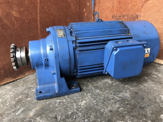 ขายมอเตอร์เกียร์ Cycro drive Sumitomo 3HP. 380V อัตราทด 1:11 มีระบบเบรคในตัว เพลาออกประมาณ 120รอบต่อนาที สภาพสวย หมุนนิ่มเดิมๆ พร้อมใช้งาน
