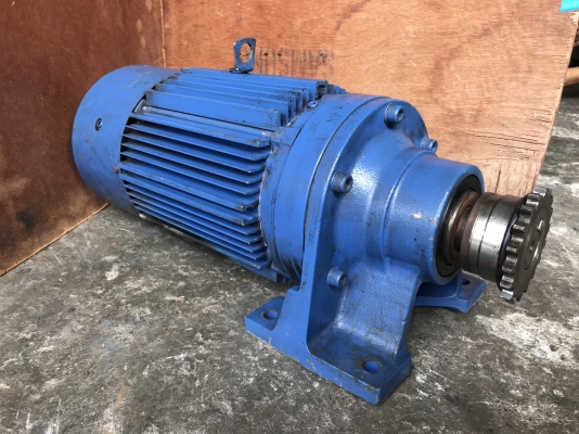 ขายมอเตอร์เกียร์ Cycro drive Sumitomo 3HP. 380V อัตราทด 1:11 มีระบบเบรคในตัว เพลาออกประมาณ 120รอบต่อนาที สภาพสวย หมุนนิ่มเดิมๆ พร้อมใช้งาน