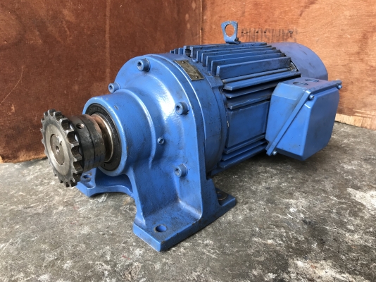 ขายมอเตอร์เกียร์ Cycro drive Sumitomo 3HP. 380V อัตราทด 1:11 มีระบบเบรคในตัว เพลาออกประมาณ 120รอบต่อนาที สภาพสวย หมุนนิ่มเดิมๆ พร้อมใช้งาน