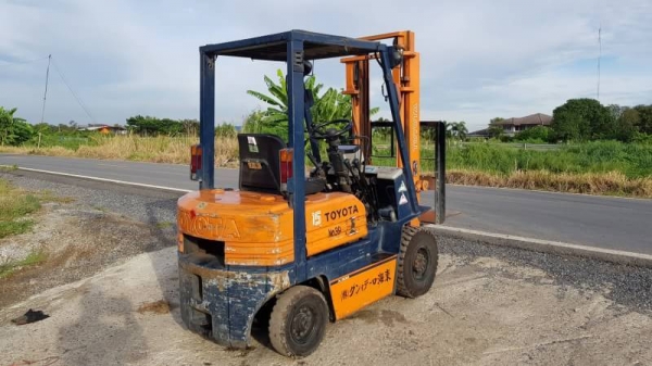 ขายด่วนรถยก TOYOTAชั่วโม่งทำงานน้อย 5FG15ยก1.5ตันเสาสูง3เมตรรถนอกนำเข้ายังไม่เคยใช้งานในเมืองไทยเลย