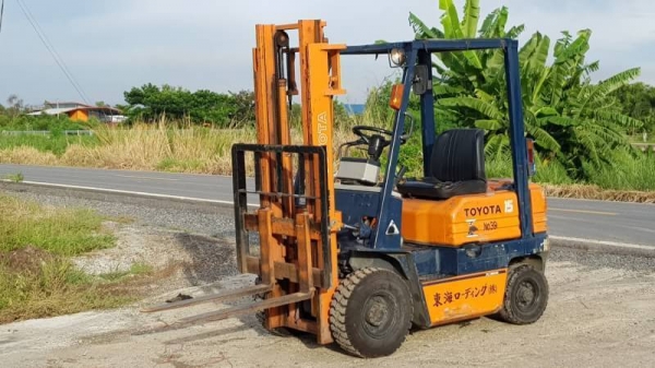 ขายด่วนรถยก TOYOTAชั่วโม่งทำงานน้อย 5FG15ยก1.5ตันเสาสูง3เมตรรถนอกนำเข้ายังไม่เคยใช้งานในเมืองไทยเลย