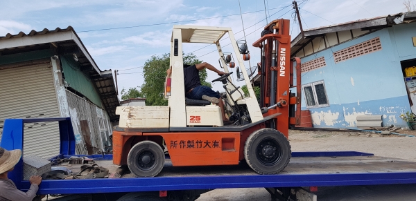 ขายด่วนรถยกนิสัน15FG25ยก2.5ตันเสายกสูง3เมตรยางตัน4เส้นรถนอกเพื่งนำเข้ามายังไม่เคยใช้งานในเมืองไทยเลย