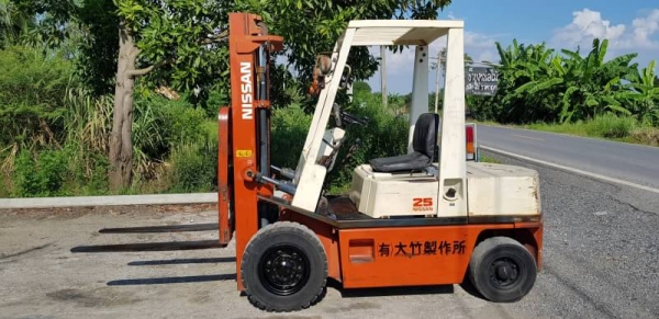 ขายด่วนรถยกนิสัน15FG25ยก2.5ตันเสายกสูง3เมตรยางตัน4เส้นรถนอกเพื่งนำเข้ามายังไม่เคยใช้งานในเมืองไทยเลย