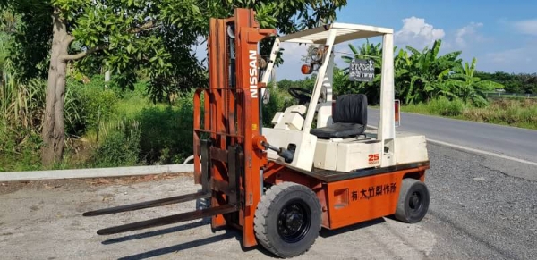 ขายด่วนรถยกนิสัน15FG25ยก2.5ตันเสายกสูง3เมตรยางตัน4เส้นรถนอกเพื่งนำเข้ามายังไม่เคยใช้งานในเมืองไทยเลย