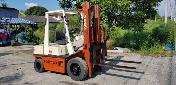 ขายด่วนรถยกนิสัน15FG25ยก2.5ตันเสายกสูง3เมตรยางตัน4เส้นรถนอกเพื่งนำเข้ามายังไม่เคยใช้งานในเมืองไทยเลย