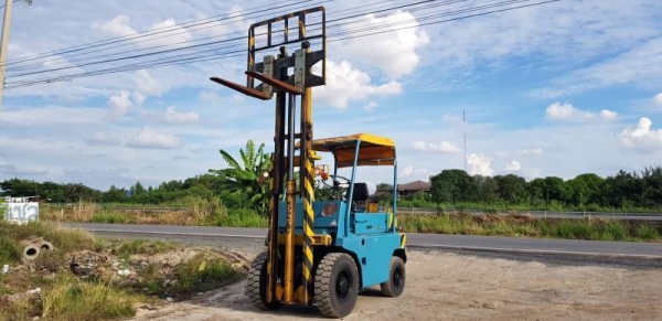 ขายด่วนรถยกดีเซลKOMATSU FD-35 ยก4ตันยกสูง3เมตรยกจริงให้ดูเกียรออโต้แรงดีมากรถนอกเพิ่งนำเข้ามายังไม่เคยใช้งานในเมืองไทยเลย