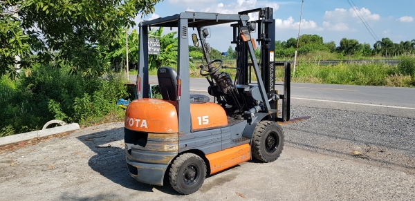 ขายด่วนรถยกTOYOTA6FG15ยก1.5ตันเสาสูง3เมตรยางตัน4เส้นรถนอกนำเข้ายังไม่เคยใช้งานในเมืองไทยเลย