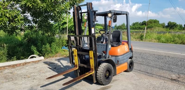 ขายด่วนรถยกTOYOTA6FG15ยก1.5ตันเสาสูง3เมตรยางตัน4เส้นรถนอกนำเข้ายังไม่เคยใช้งานในเมืองไทยเลย