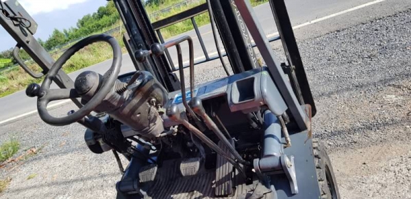 ขายด่วนรถยกTOYOTA6FG15ยก1.5ตันเสาสูง3เมตรยางตัน4เส้นรถนอกนำเข้ายังไม่เคยใช้งานในเมืองไทยเลย