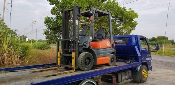 ขายด่วนรถยกTOYOTA6FG15ยก1.5ตันเสาสูง3เมตรยางตัน4เส้นรถนอกนำเข้ายังไม่เคยใช้งานในเมืองไทยเลย