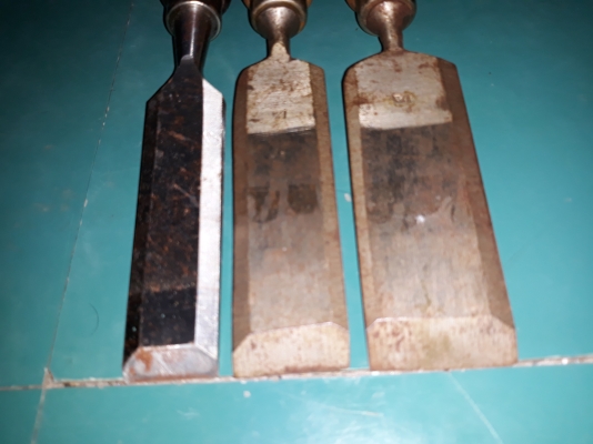 ขายสิ่วด้ามไม้ 3ด้าม ขนาด1", 1 1/2",1 3/4"เก่าๆ